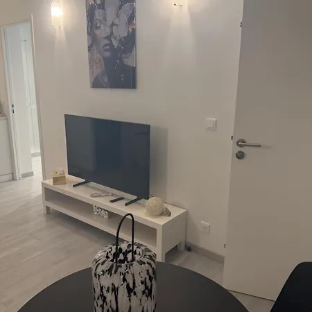 Apartment Tres Grand Neuf 50 M Du Port Lovely Charrons 3 Saint-Tropez